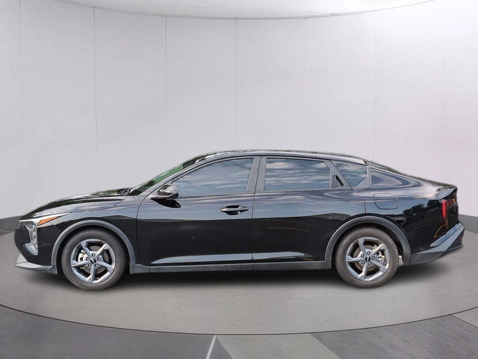 Used 2025 Aurora Black Pearl Kia LXS image 2