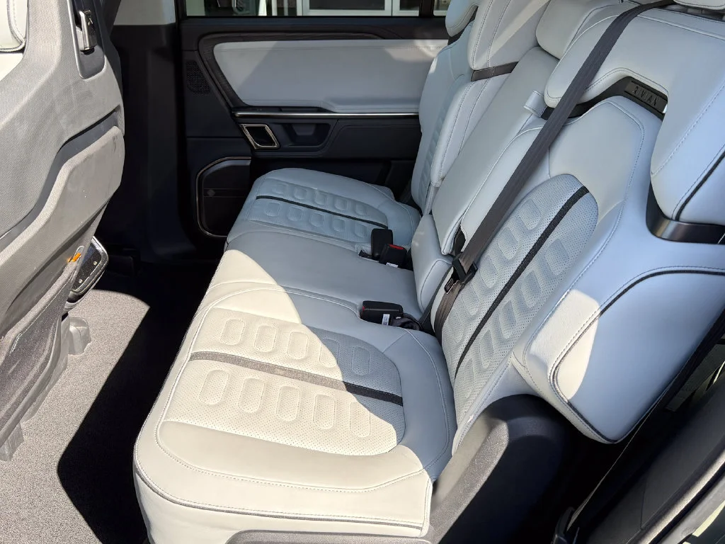 Used 2023  RIVIAN Launch Edition image 14