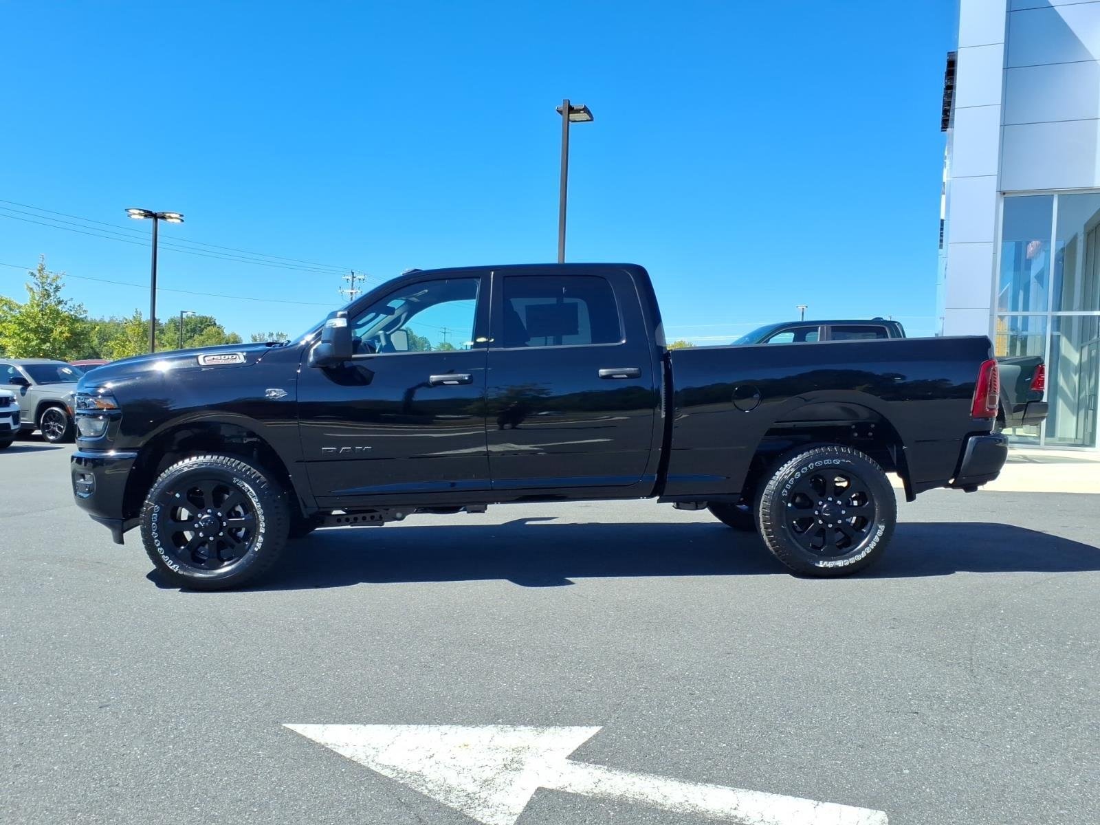 New 2027 Diamond Black Crystal Pearl-Coat Exterior Paint RAM Big Horn image 3
