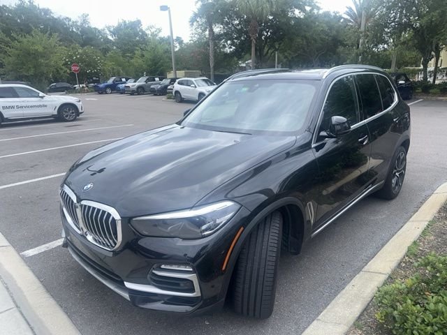 Used 2021 Black Sapphire Metallic BMW sDrive40i image 1