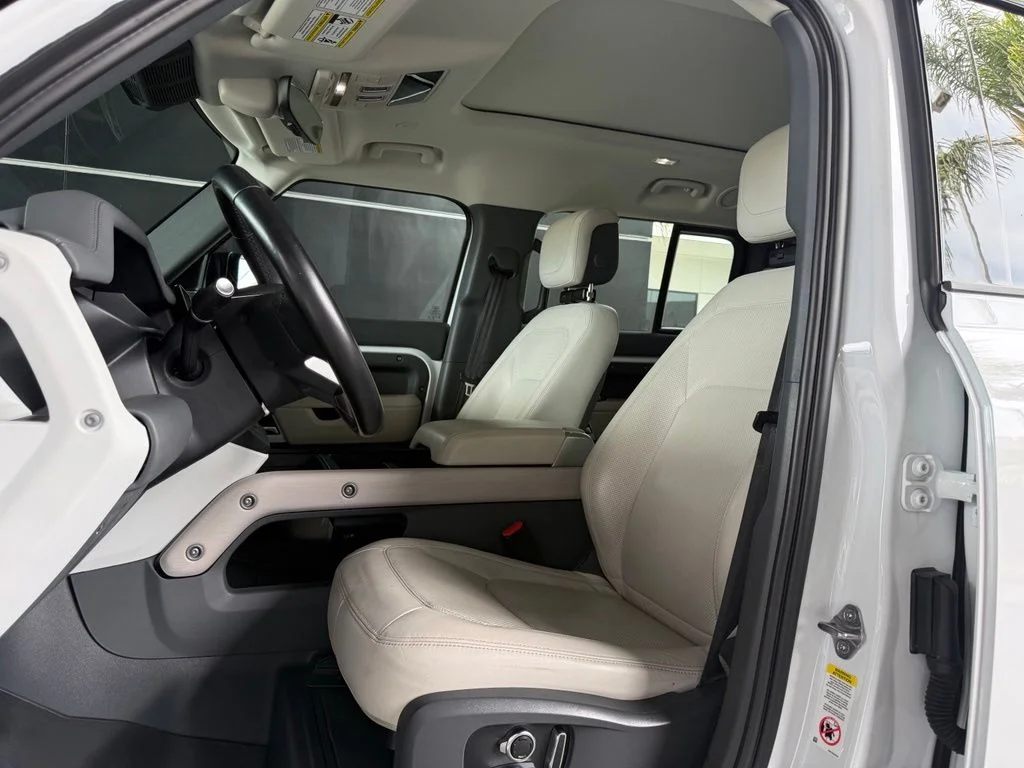 Used 2023 Fuji White Land Rover SE image 12