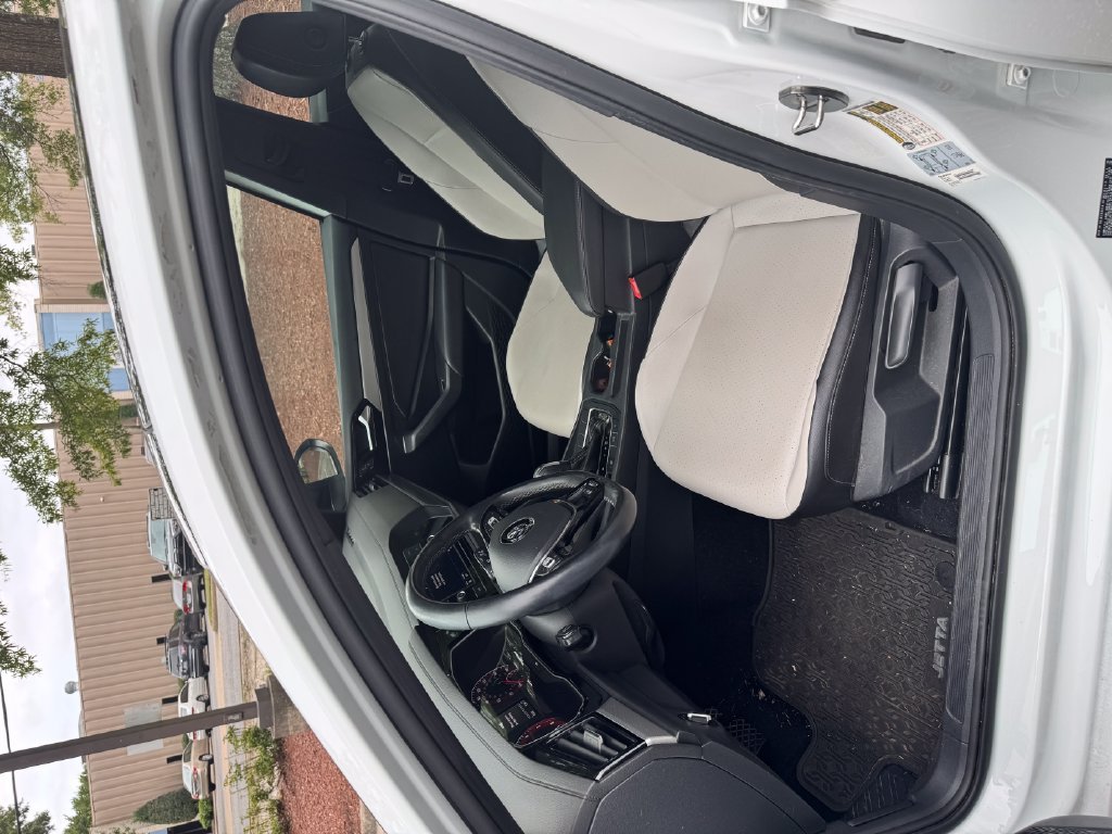 Used 2021 White Volkswagen  image 10