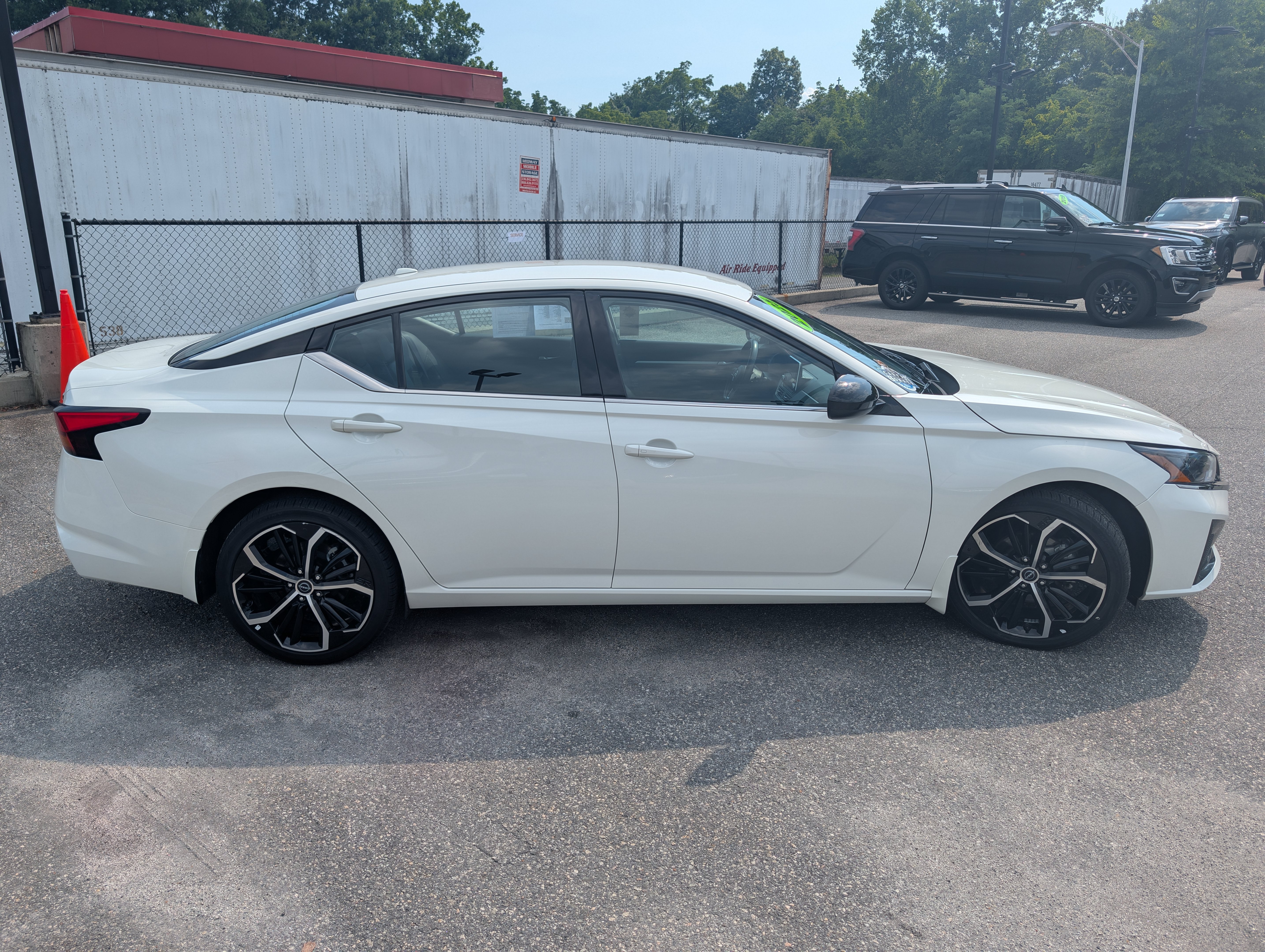 Used 2025 Pearl White Tricoat Nissan SR image 3