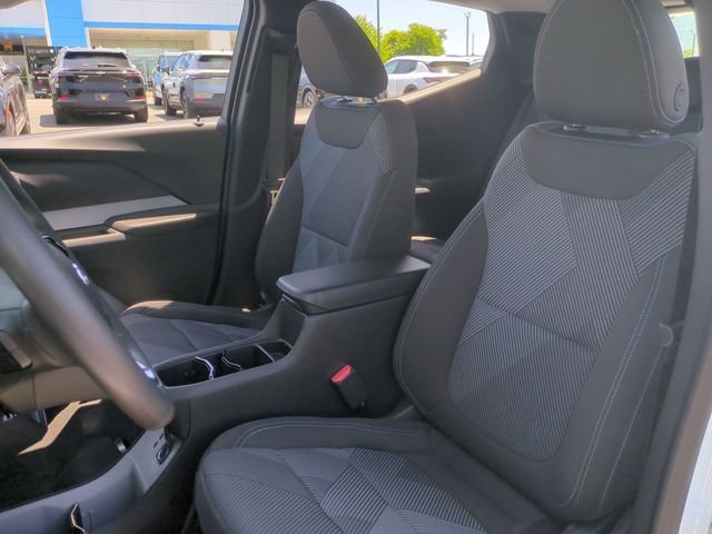 New 2027 Summit White Chevrolet LT image 20