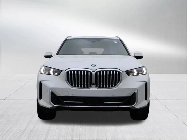New 2026 Mineral White Metallic BMW xDrive40i image 3