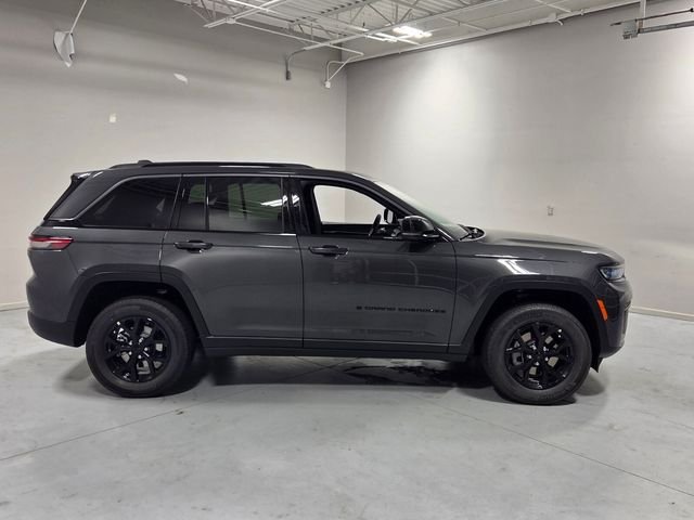 New 2026 Baltic Gray Metallic Clear-Coat Exterior Paint Jeep Altitude image 14