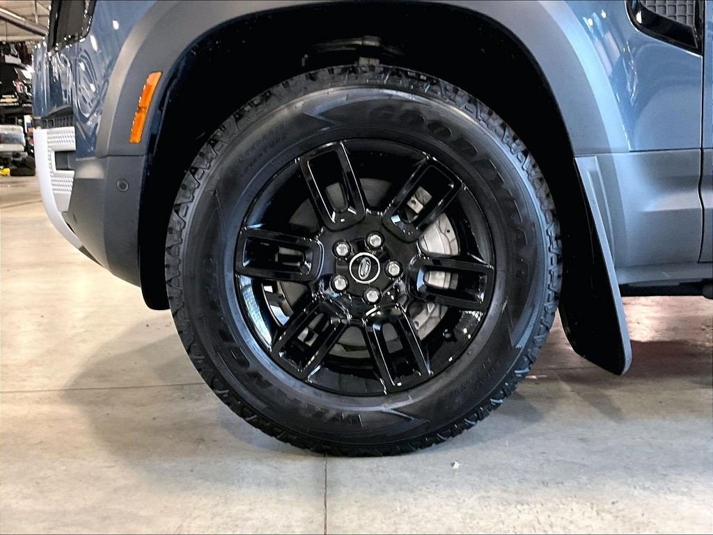 Used 2025 Blue Land Rover S image 7