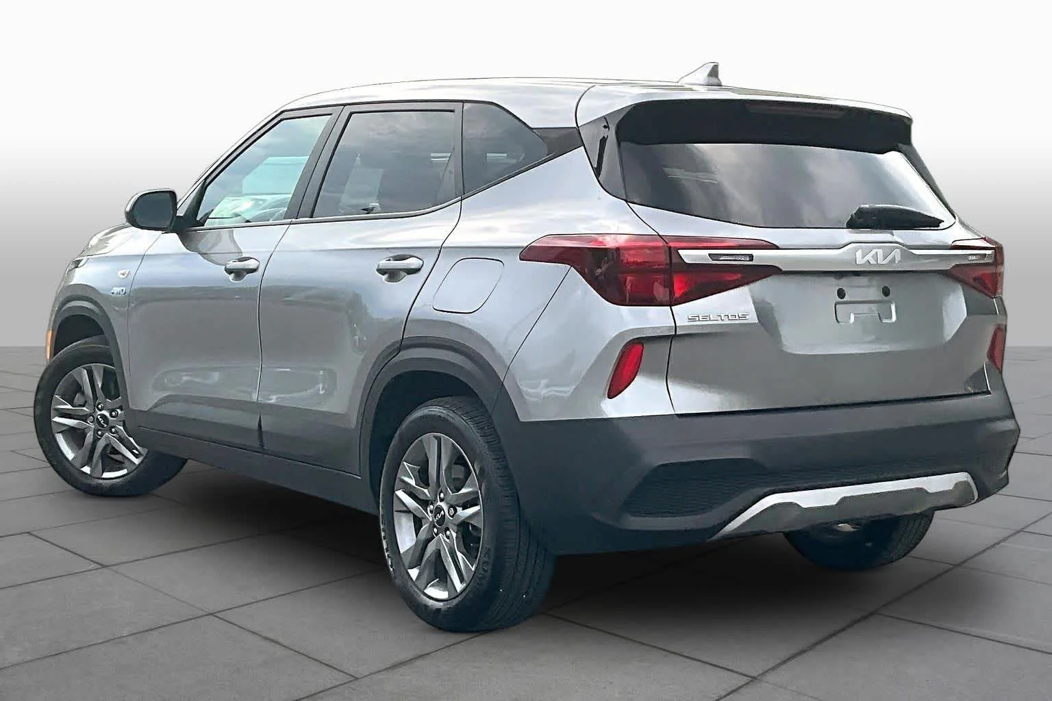 Used 2023 Steel Gray Kia LX image 12