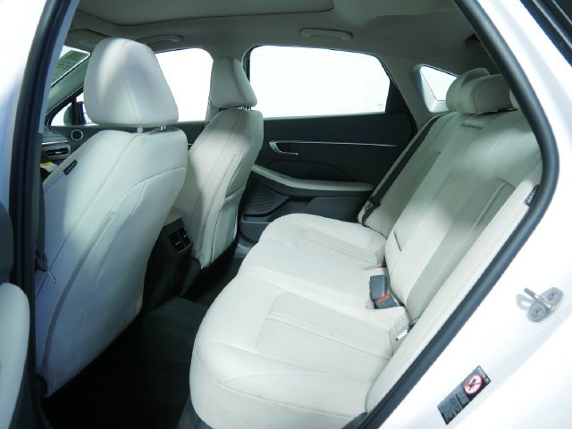 Used 2023 White Hyundai SEL image 16