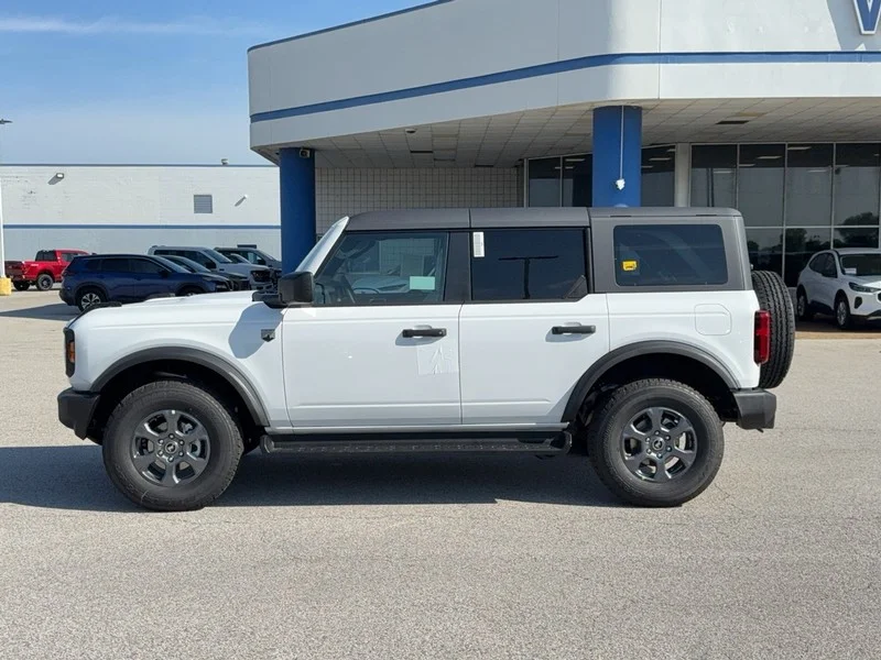 New 2026 Oxford White Ford Big Bend 4 Door 4x4 image 2
