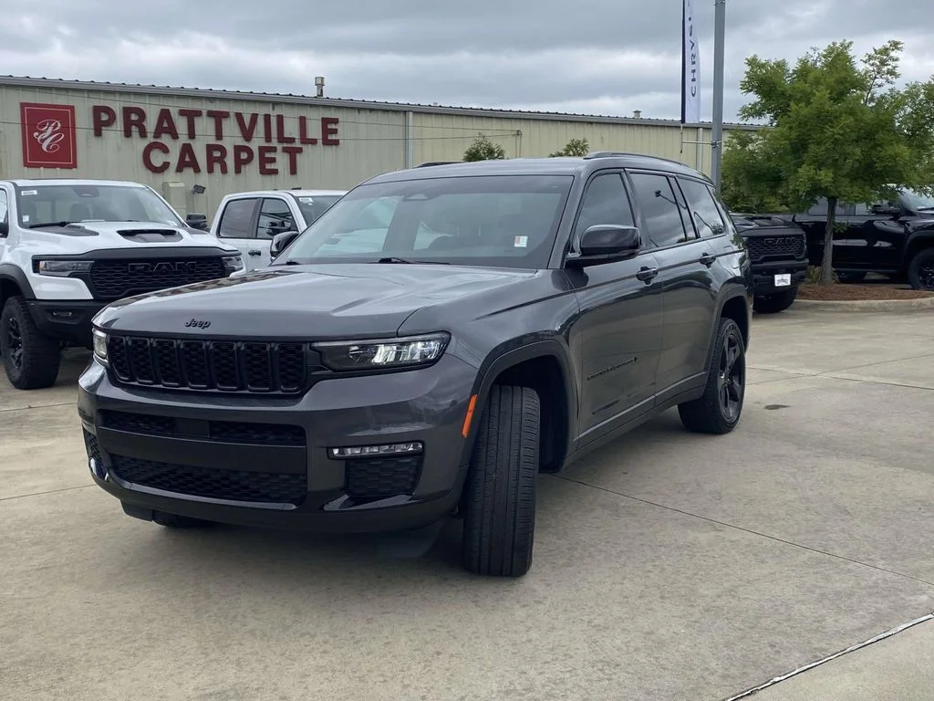 Used 2023 Gray Jeep Limited image 3