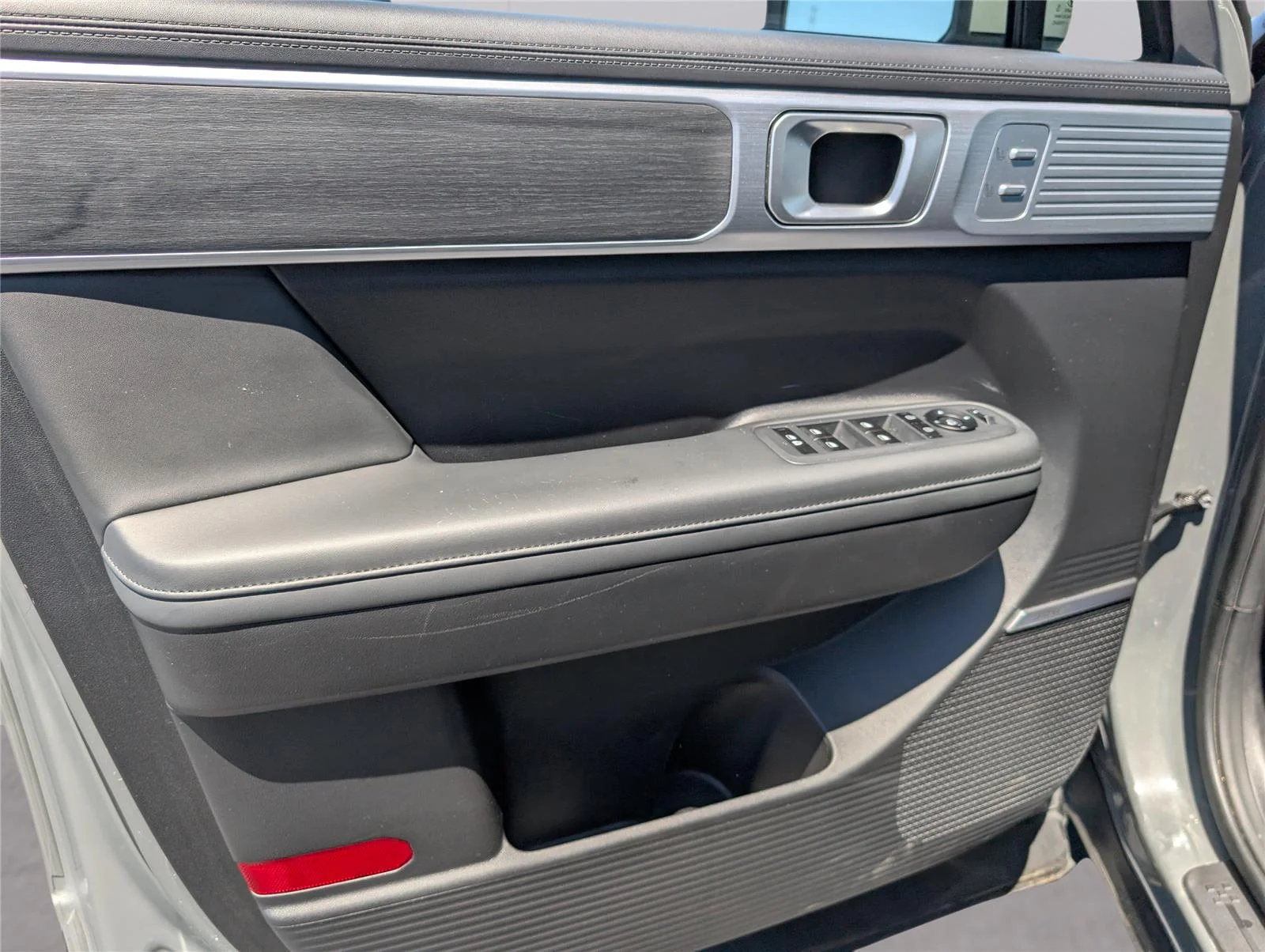 Used 2025 Hampton Gray Hyundai Limited image 13