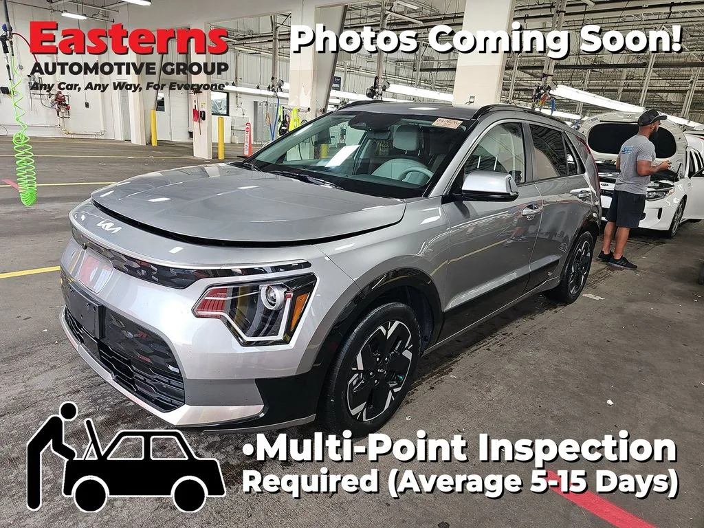 Used 2023 Gray Kia Wind image 1