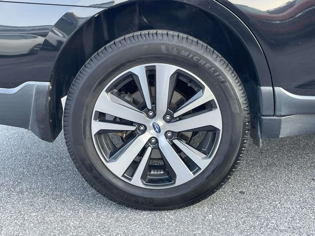 Used 2019 Crystal Black Silica Subaru Limited image 33