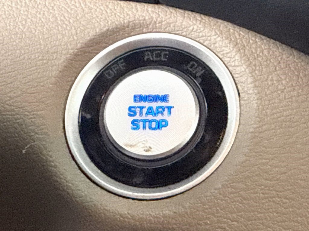 Used 2019 White Pearl Hyundai Limited image 17
