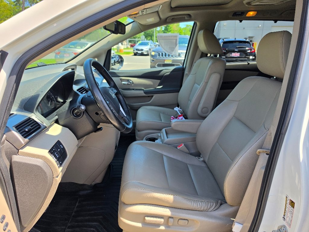Used 2016 White Diamond Pearl Honda Touring Elite image 33