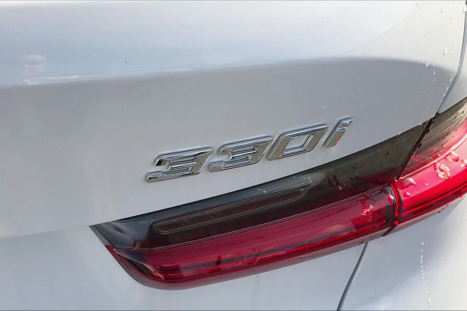 Used 2019 Alpine White BMW 330i xDrive image 10