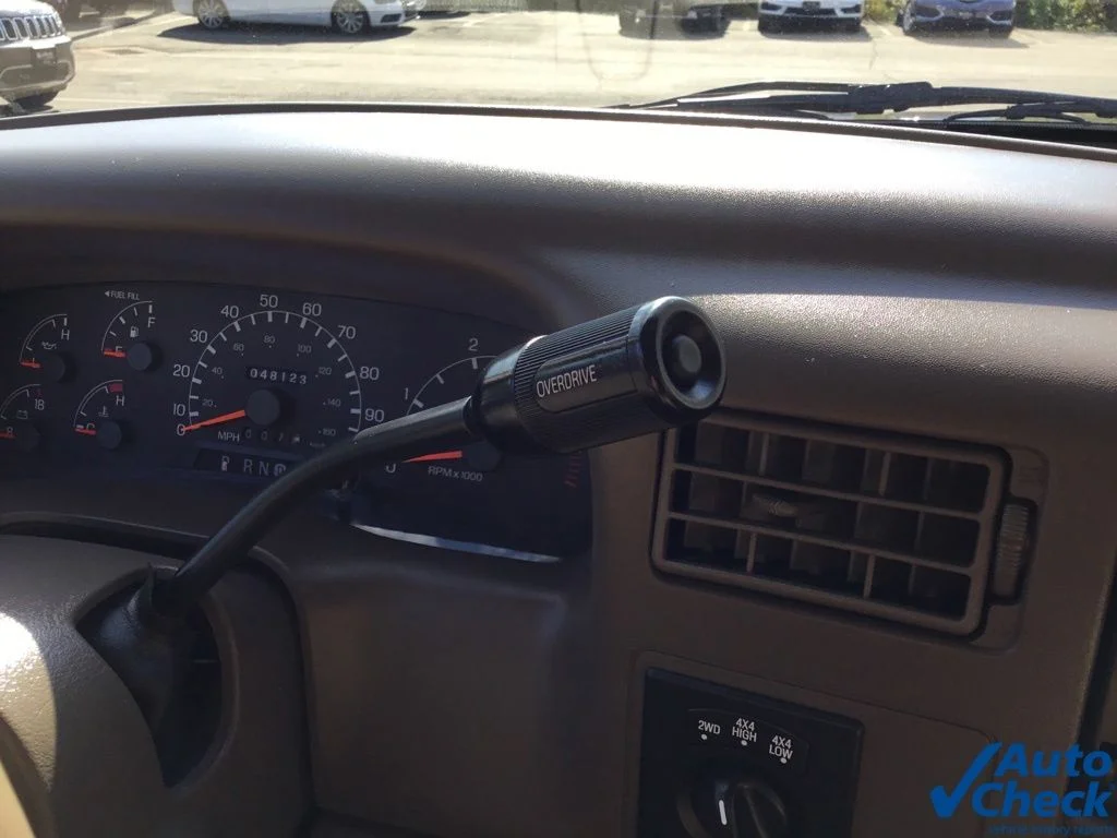 Used 2000 Black Ford Lariat image 40