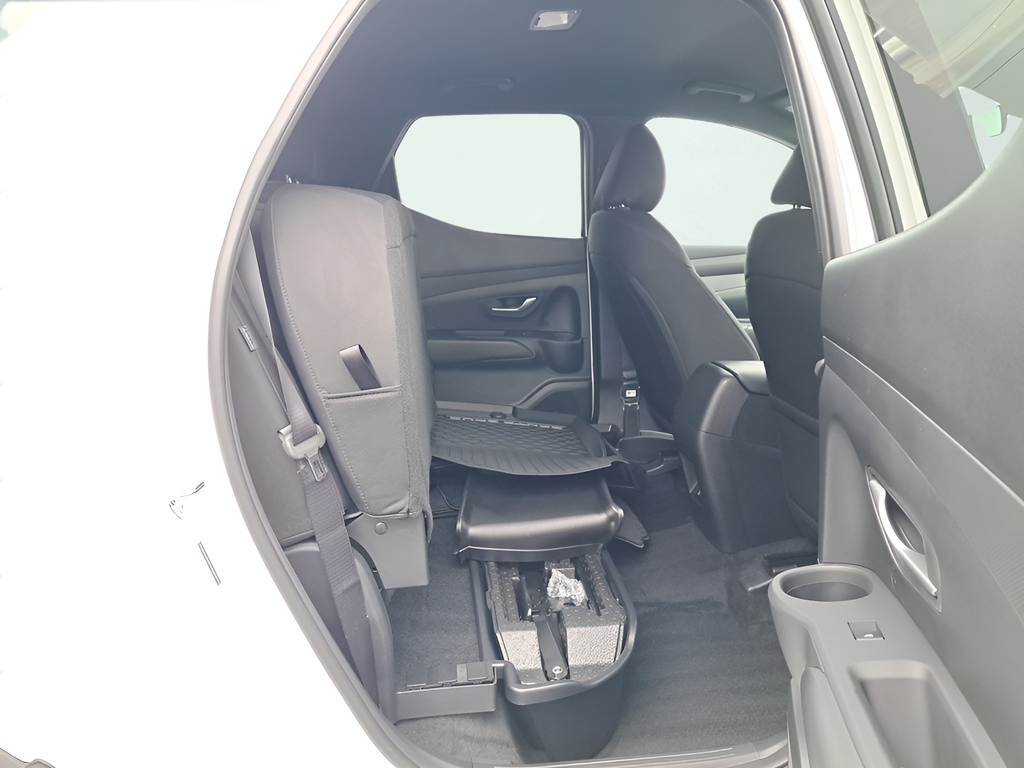 New 2026 White Hyundai SE AWD image 15