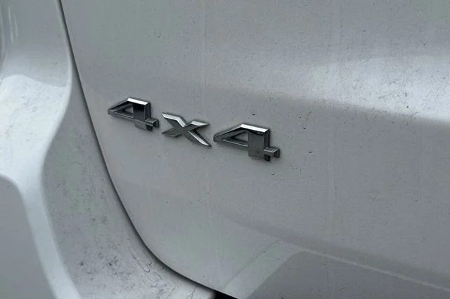 Used 2018 Ivory 3-Coat Jeep Overland image 5