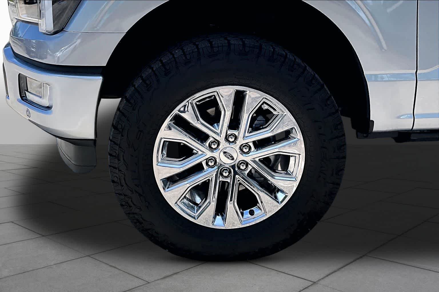 Used 2024 Iconic Silver Metallic Ford LARIAT image 11