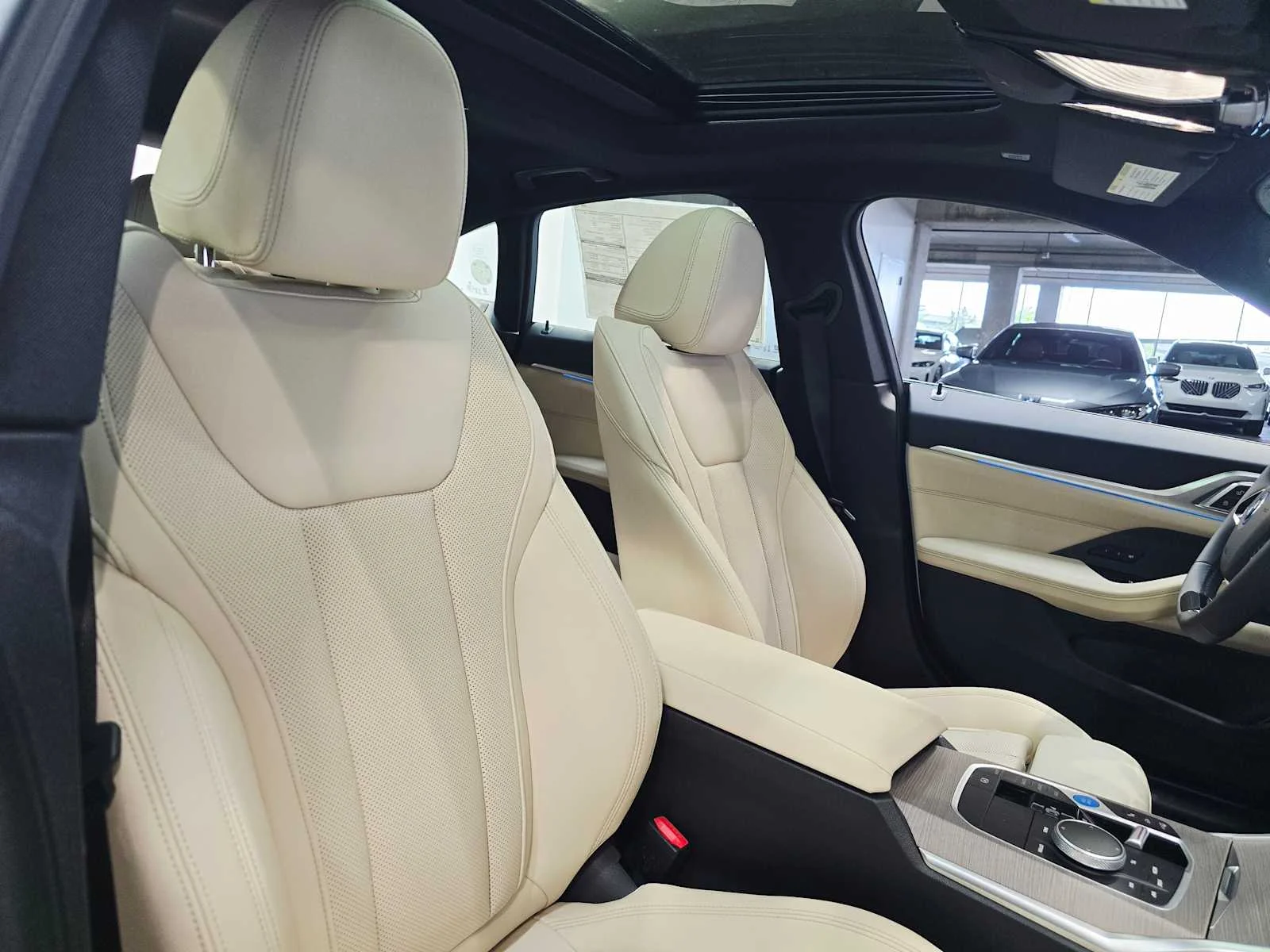 New 2026 Mineral White Metallic BMW xDrive40 image 27