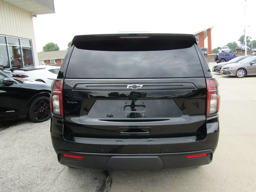 Used 2023 Black Chevrolet Z71 image 4