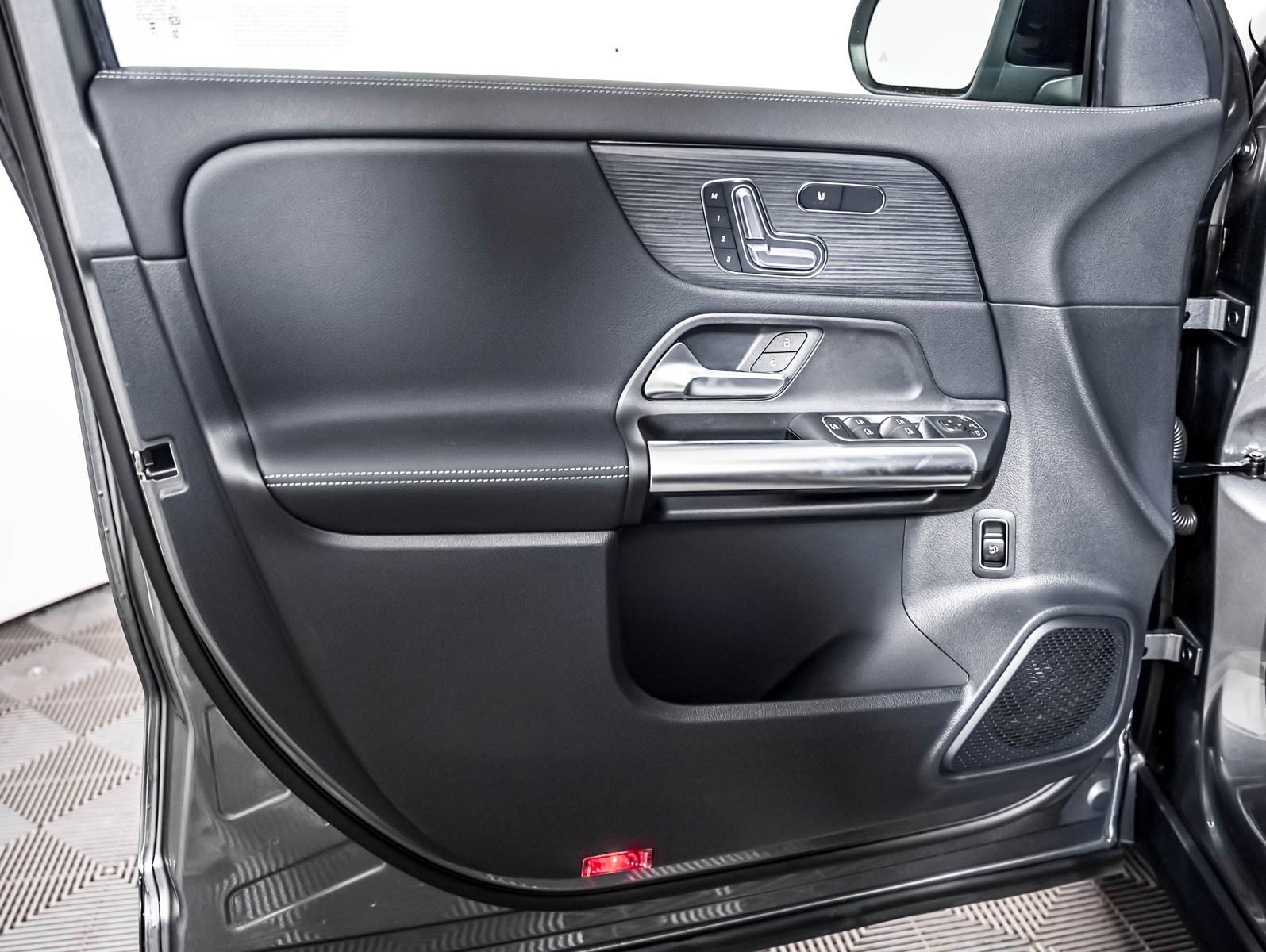 New 2026 Mountain Grey Metallic Mercedes-Benz GLA 250 image 23