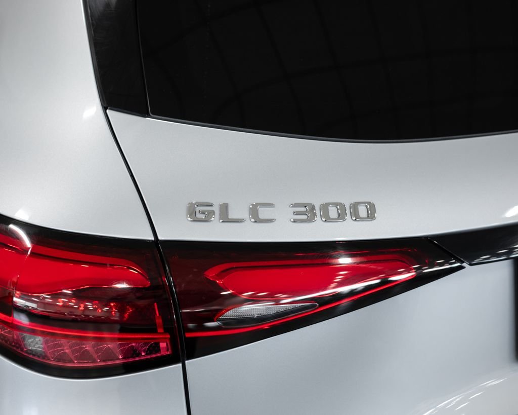Used 2026  Mercedes-Benz GLC 300 image 11