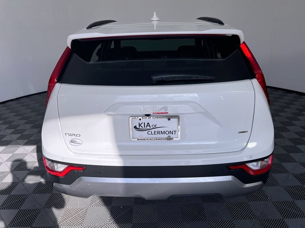 New 2026 Snow White Pearl Kia EX image 3