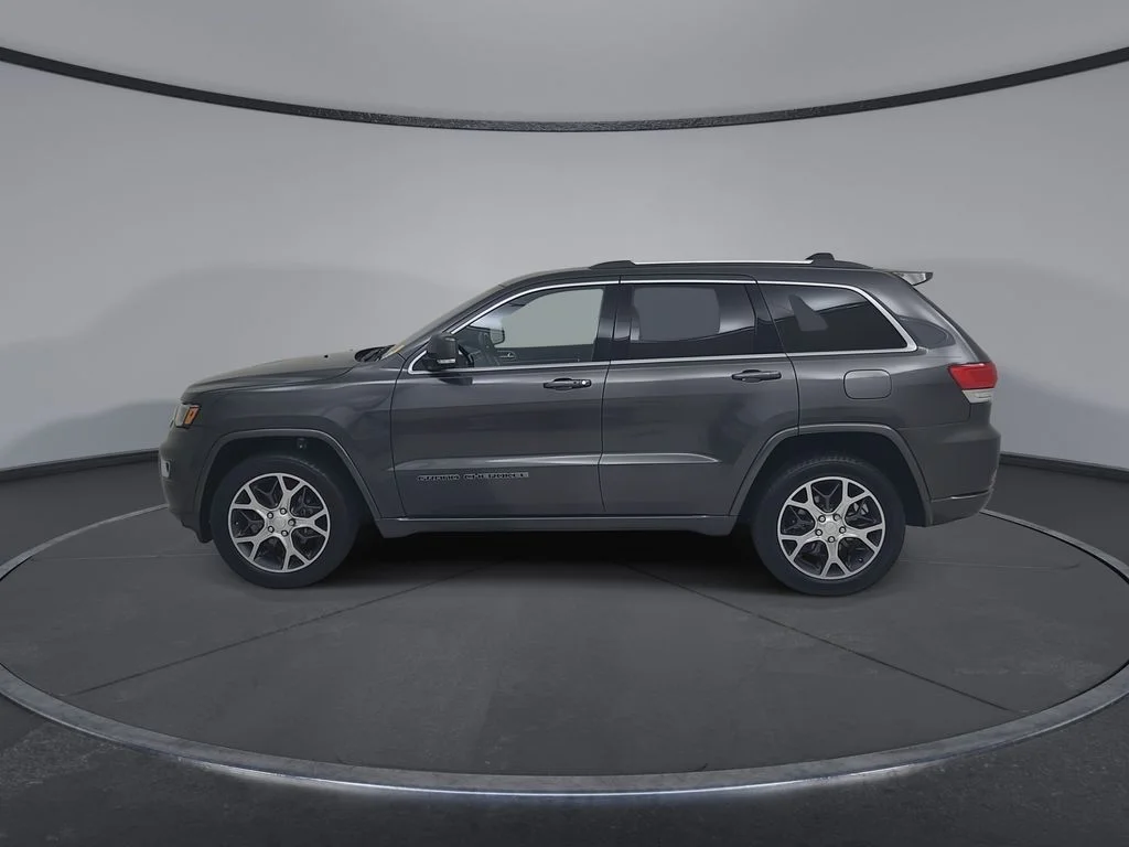 Certified Used 2018 Gray Jeep Limited image 11