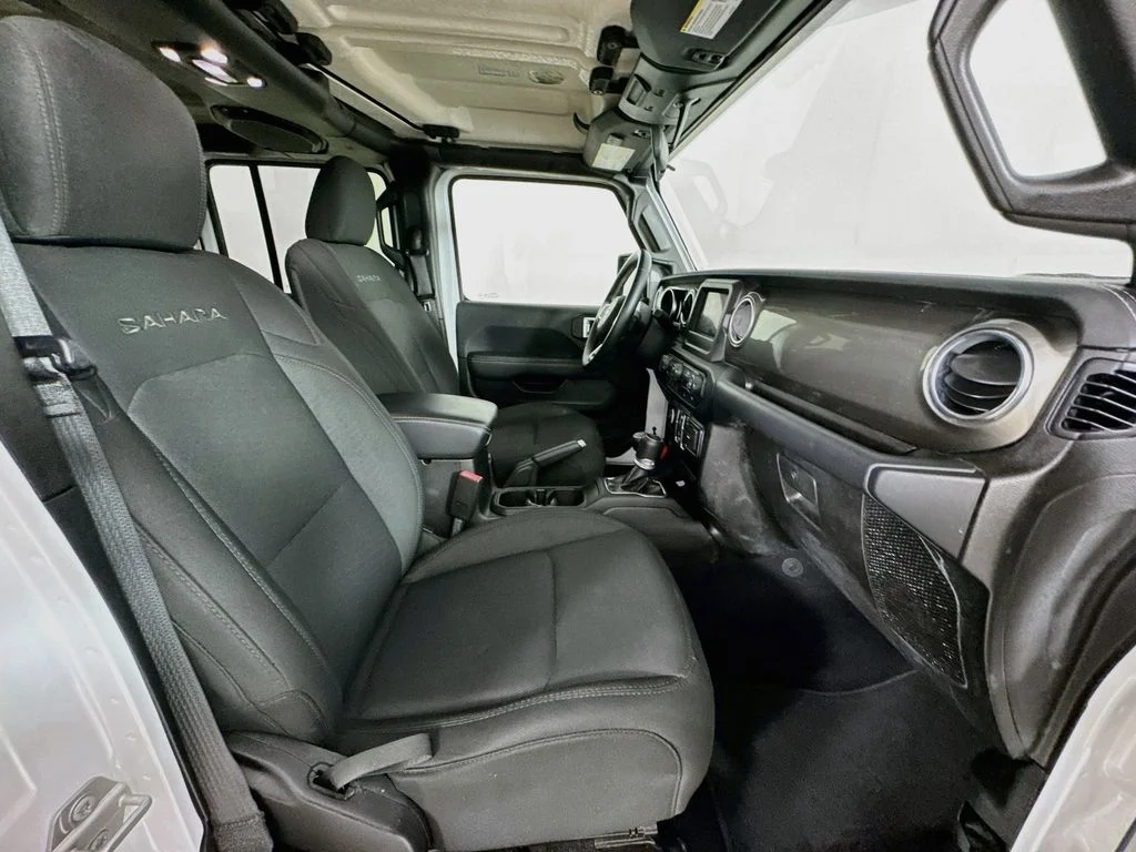 Used 2019 Bright White Clearcoat Jeep Unlimited Sahara image 34