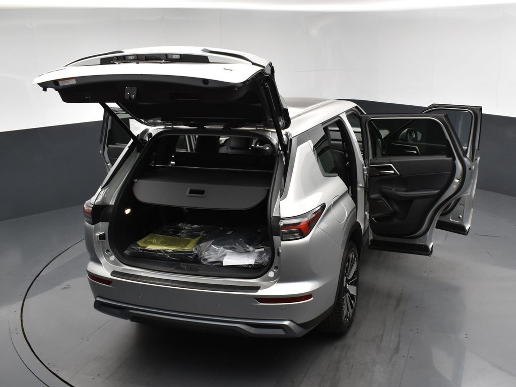 New 2026 Silver Mitsubishi SE image 24