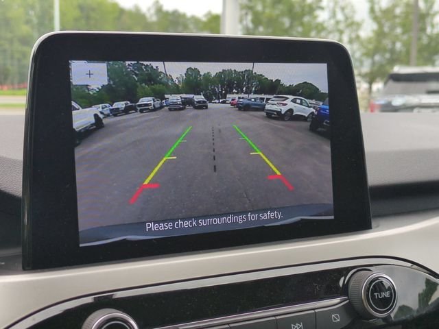 Used 2022 Black Ford SE image 22
