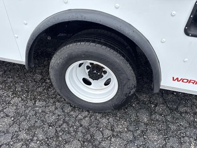 New 2027 Oxford White Ford E-450 DRW image 5