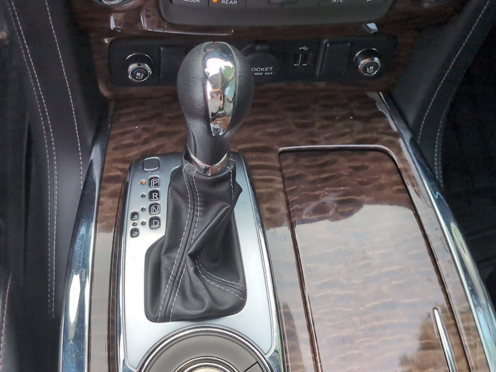 Used 2018 Mocha Almond Nissan Platinum image 24
