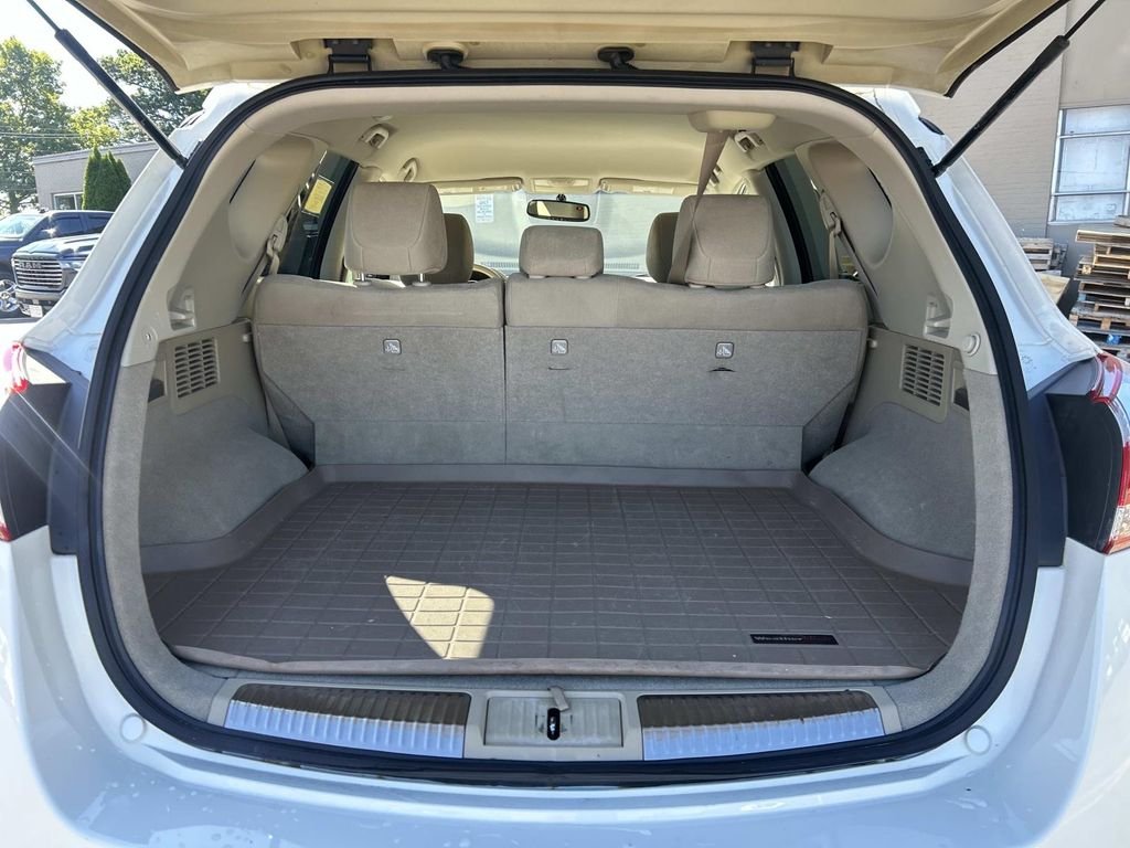 Used 2014 White Nissan SV image 10