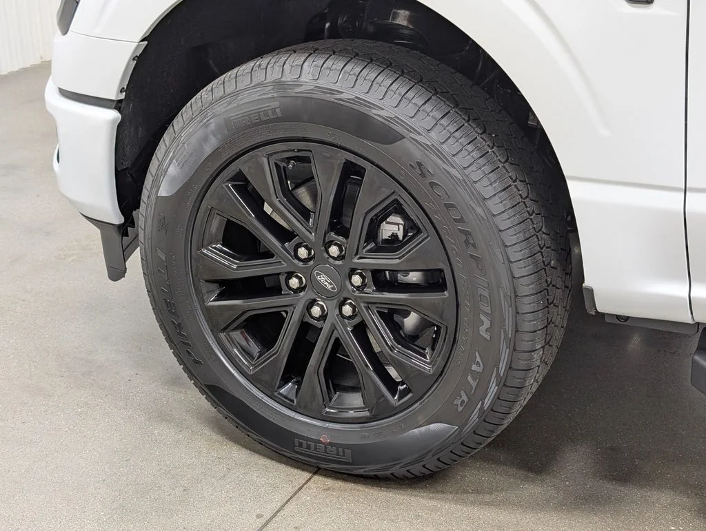 New 2026 Oxford White Ford XLT image 2