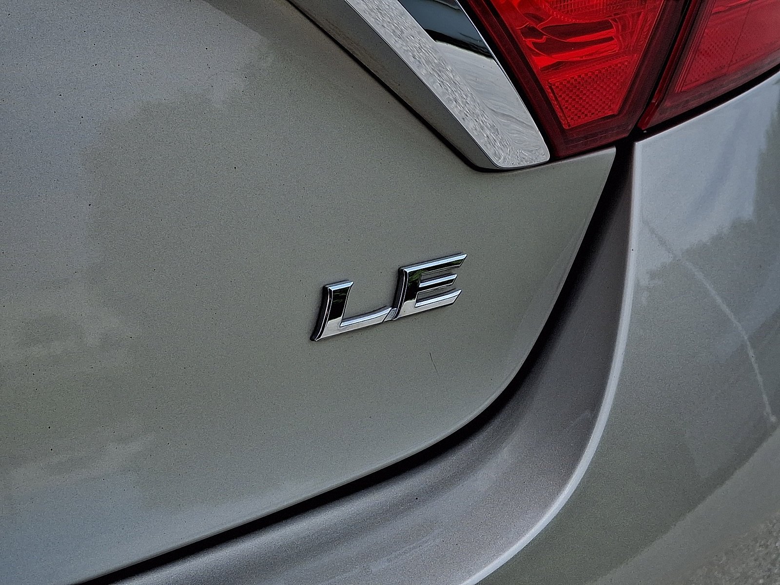 Used 2015 Creme Brulee Mica Toyota LE image 30