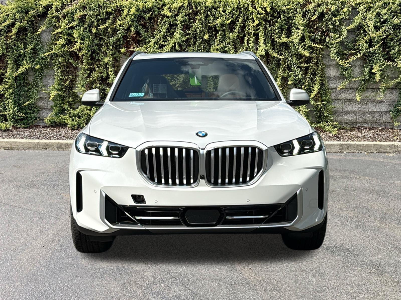 New 2026 Mineral White Metallic BMW xDrive40i image 2