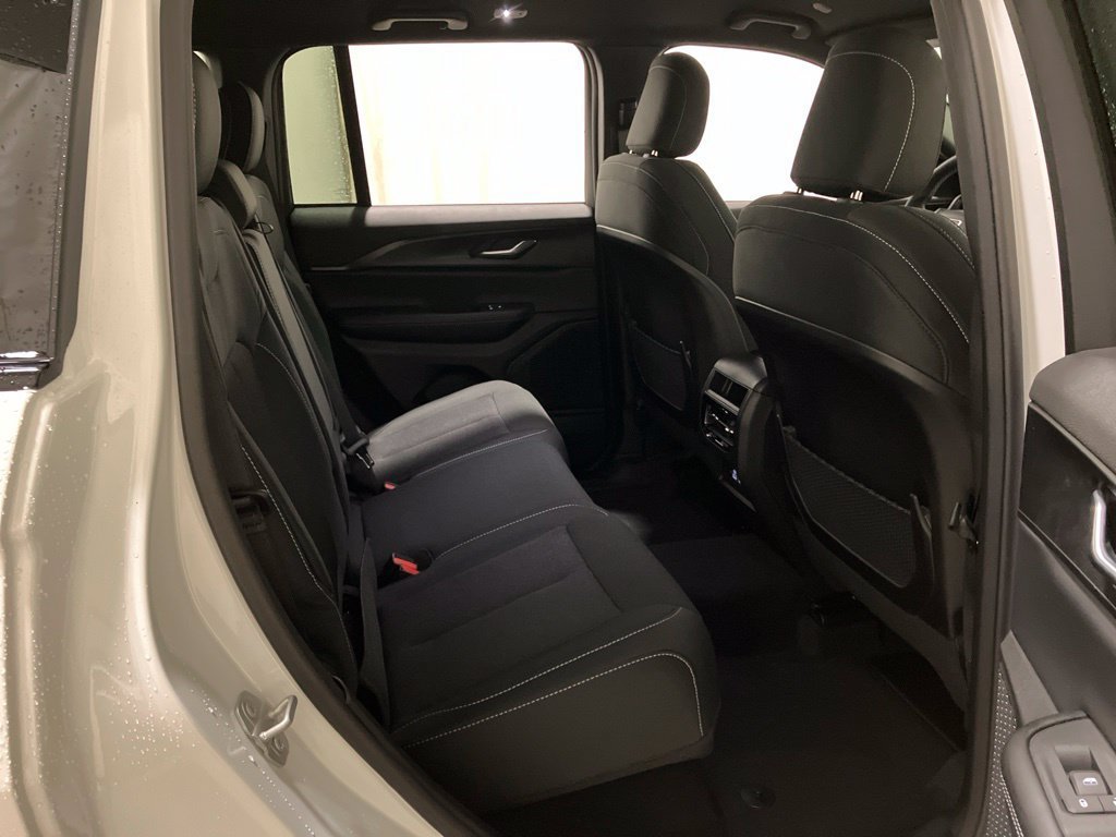 New 2026 Bright White Clear-Coat Exterior Paint Jeep Laredo image 16