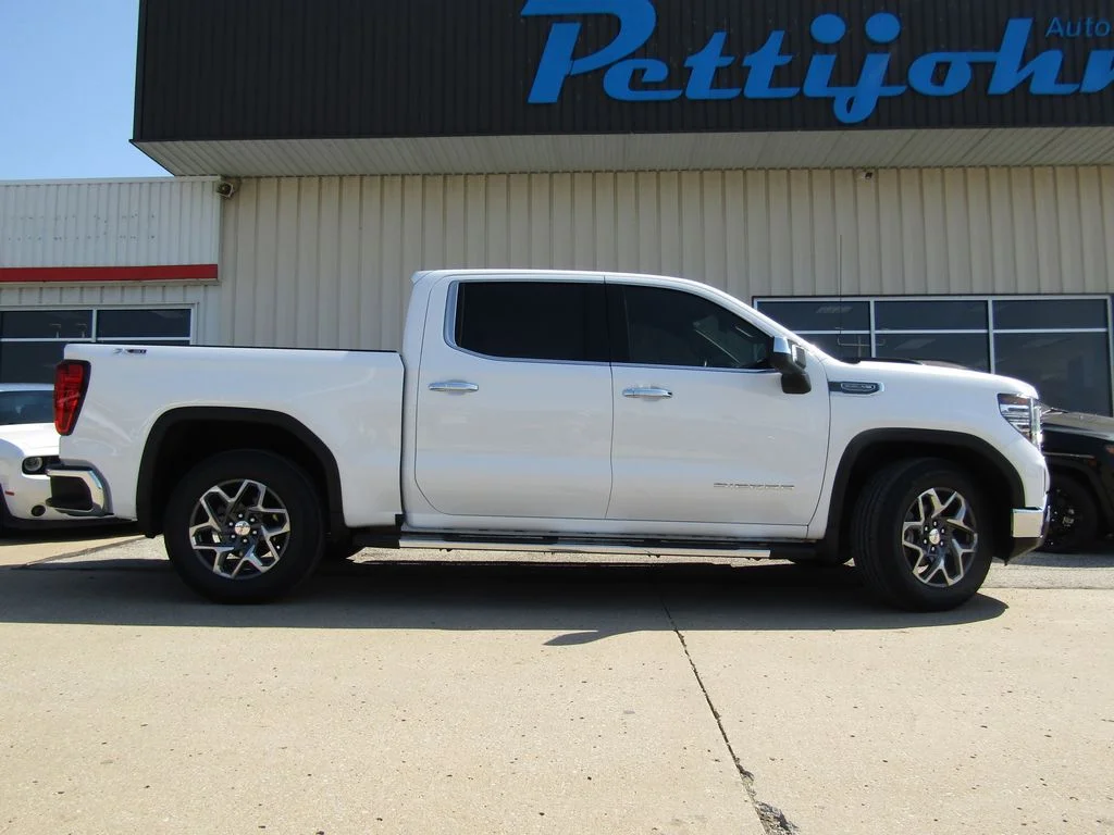 Used 2024 White GMC SLT image 2