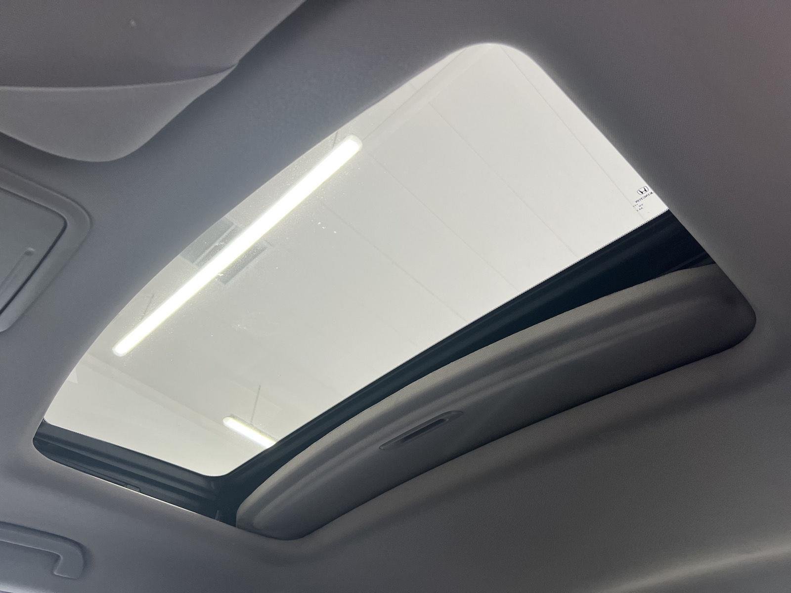 Used 2011 Alabaster Silver Metallic Honda EX-L image 22