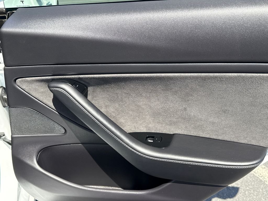 Used 2019 White Tesla Standard Range Plus image 18