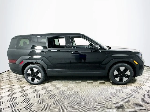 New 2026 Black Hyundai SE image 2