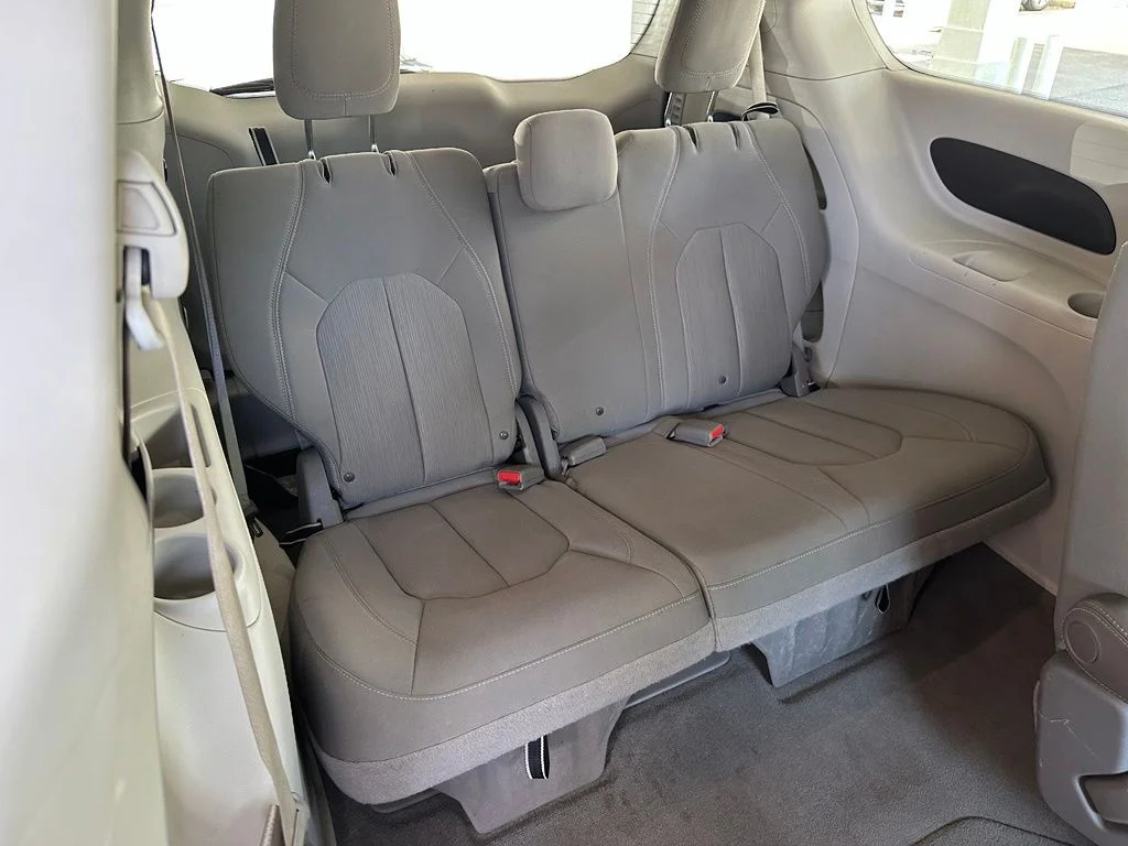 Used 2017 White Chrysler Touring image 35