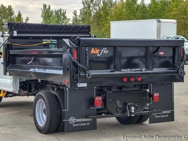 New 2025 Oxford White Ford F-450® XL image 30