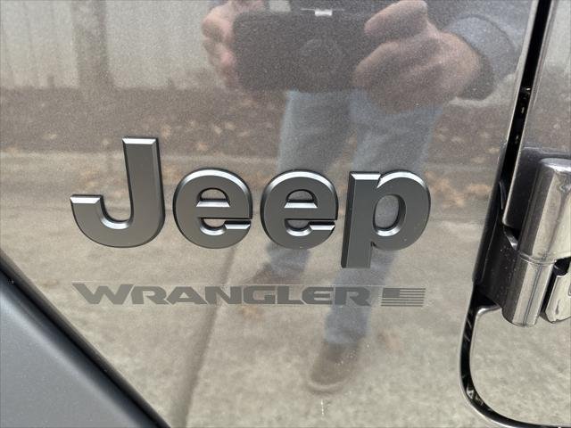 New 2026 Granite Crystal Metallic Clear-Coat Exterior Paint Jeep Sport S image 13