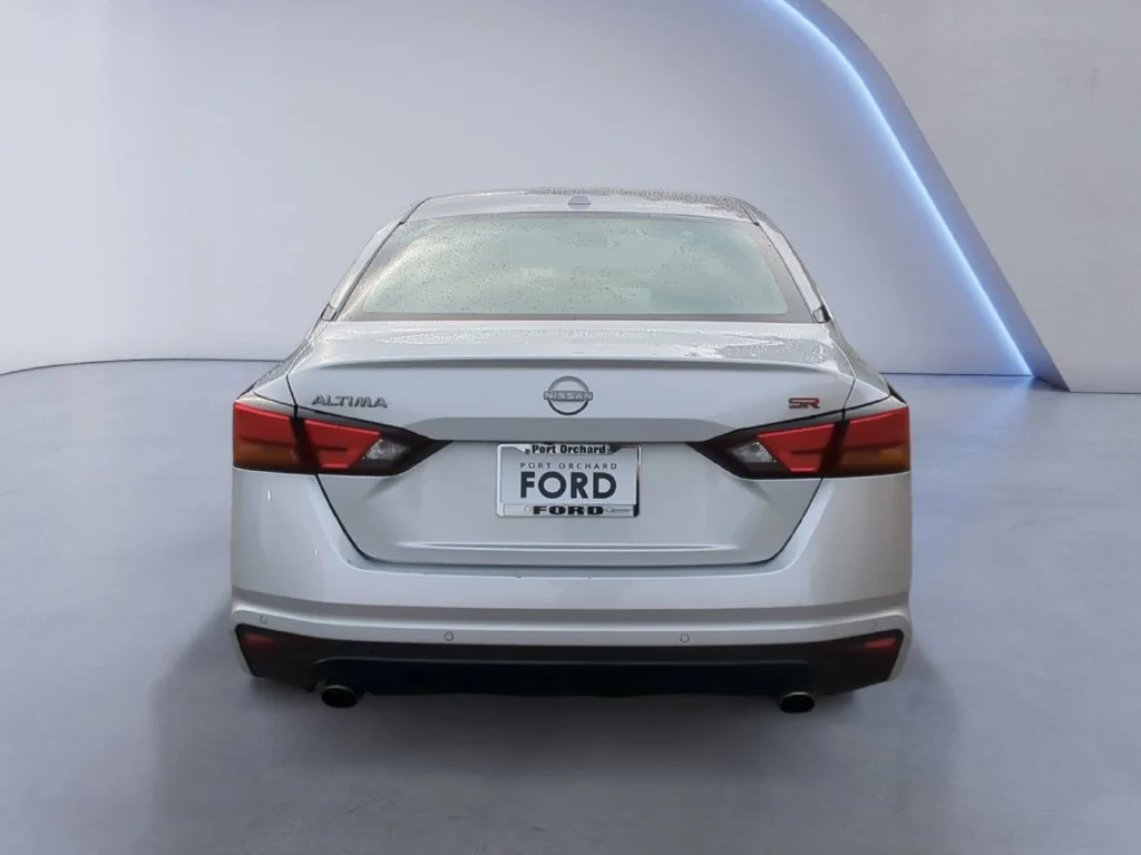 Used 2025 Silver Nissan 2.5 SR image 6