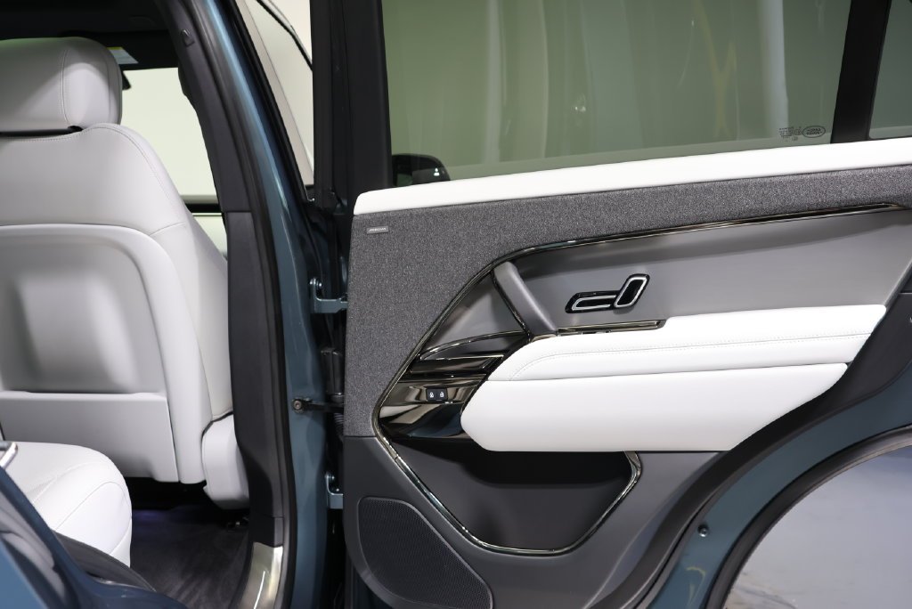 Used 2025 Giola Green Metallic Land Rover SE image 41